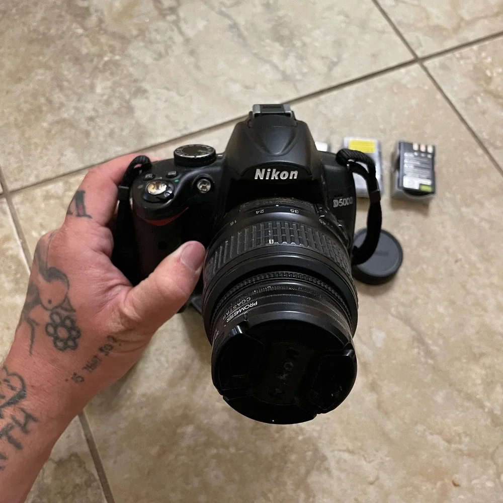 Nikon D5000 DSLR Camera Black with AF-S Nikkor 18-55mm Lens and 3 Batteries